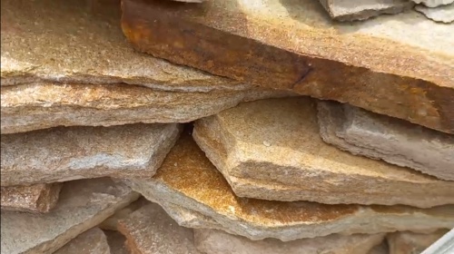 Плитняк златолит жёлтый золотистый для отмостки купить в Нефтекамске