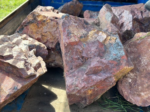 Ландшафтные глыбы красно-фиолетовые 200-1000 килограмм купить в Нефтекамске