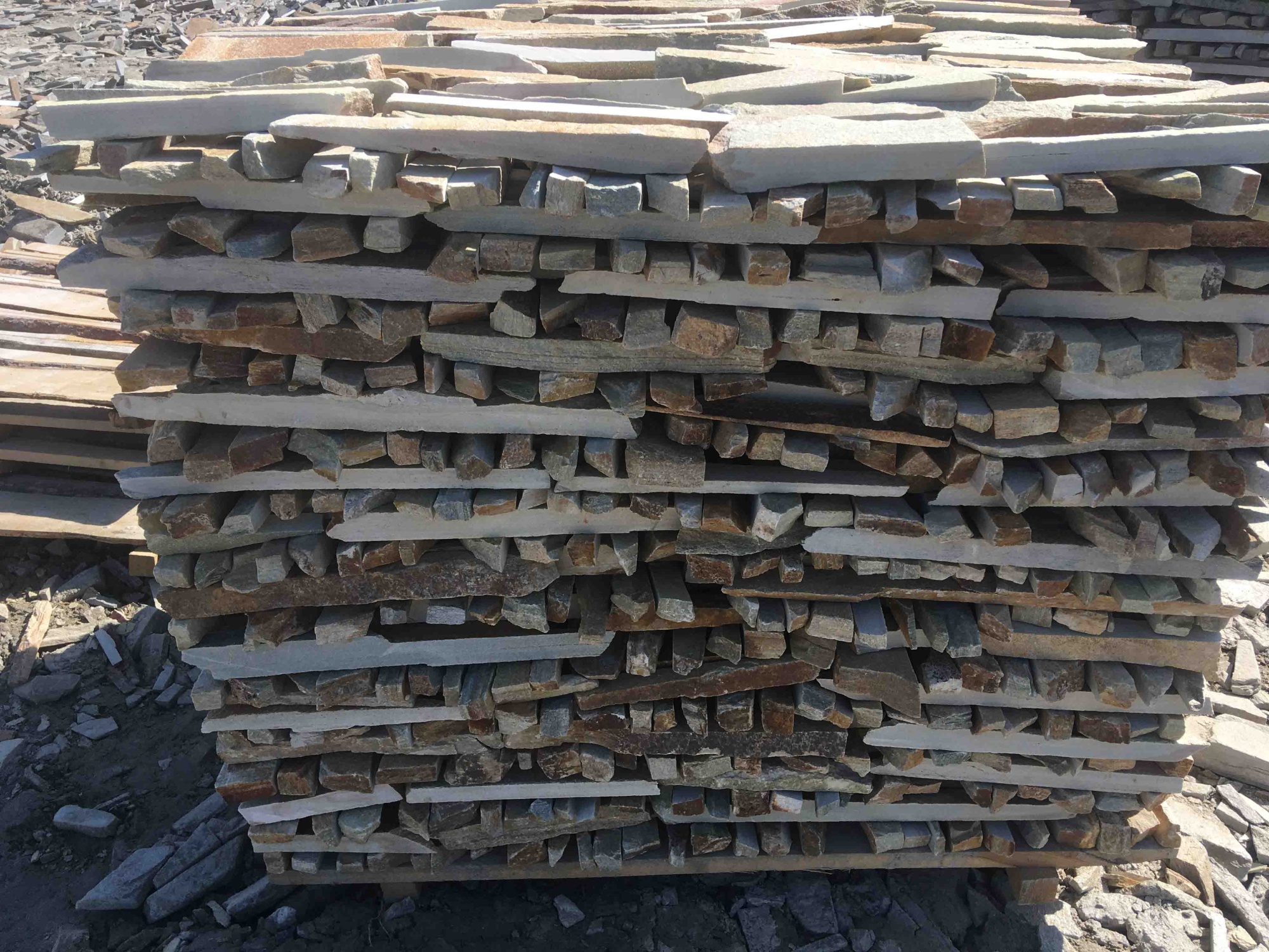 Горбушка златолит золотистый для облицовки купить в Нефтекамске