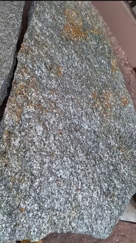 Плитняк златолит серебристый для цоколя, отмостки купить в Нефтекамске