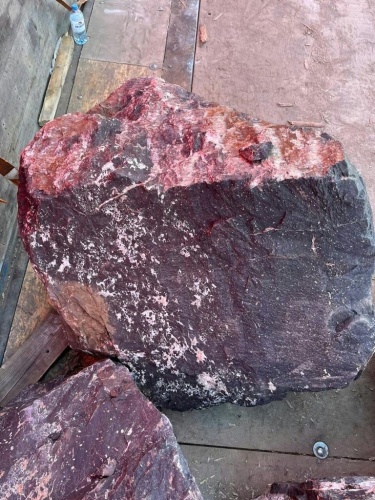 Камни для ландшафтного дизайна красно-фиолетовые 10-60 килограмм купить в Нефтекамске