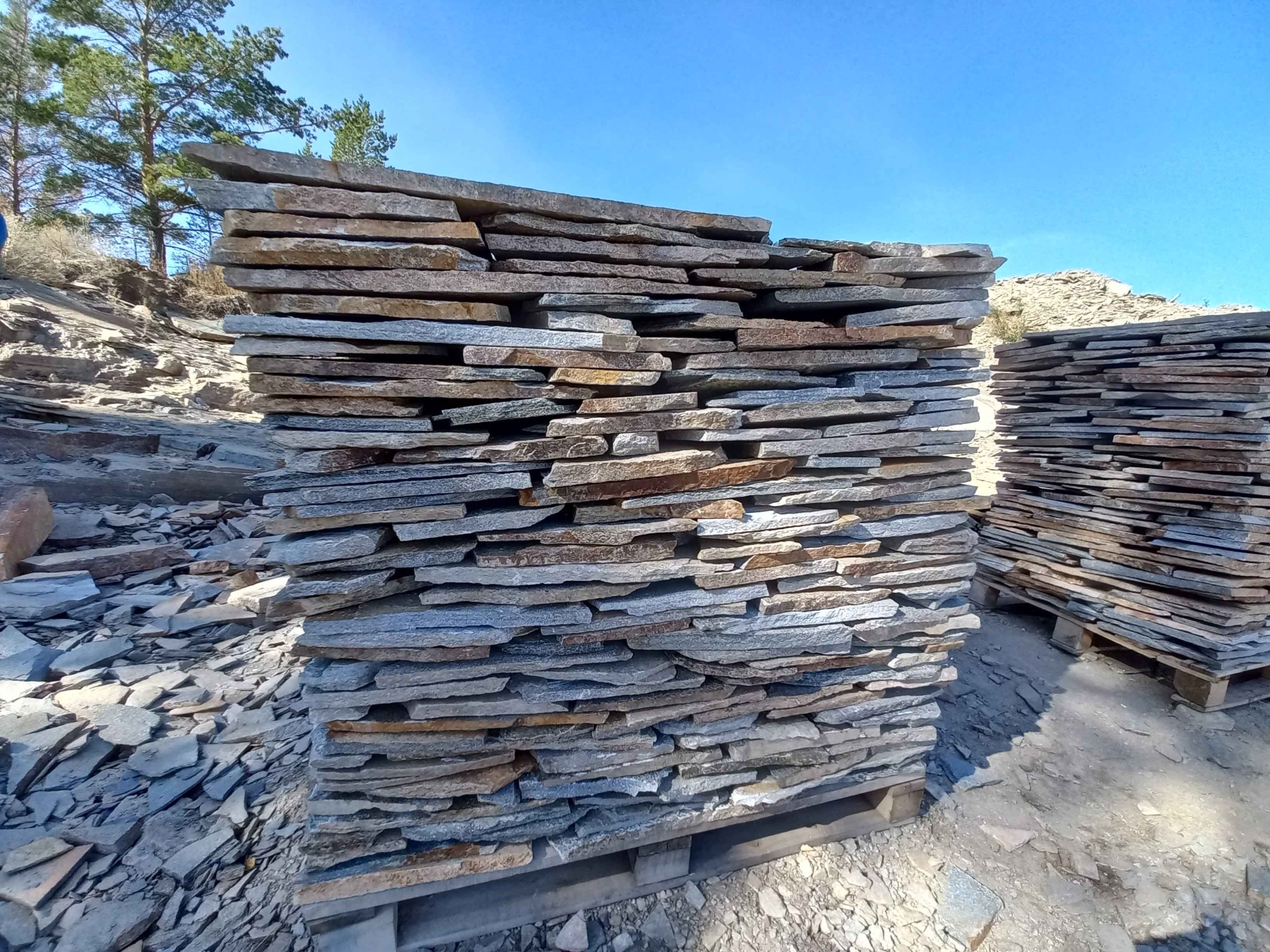 Плитняк златолит серебристый для фасада купить в Нефтекамске