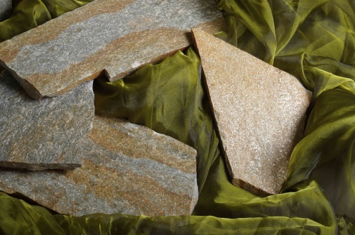 Плитняк златолит Уральский для цоколя, отмостки купить в Нефтекамске