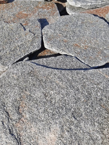 Златолит серебристый галтованный для лестниц купить в Нефтекамске