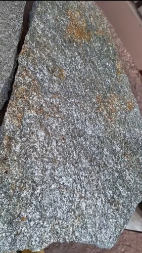 плитняк златолит серебристый