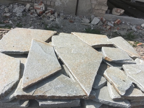 Златолит серебристый галтованный для лестниц купить в Нефтекамске