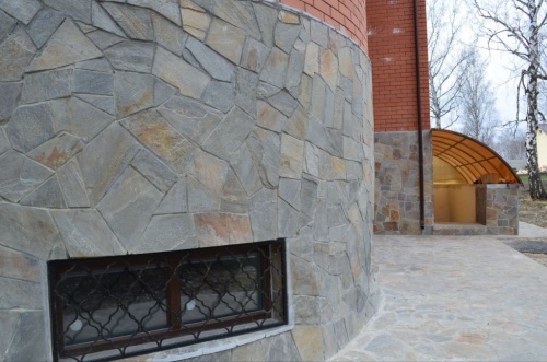 Плитняк златолит Уральский для цоколя, отмостки купить в Нефтекамске